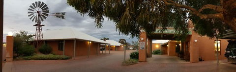 Mud Hut Motel - Accommodation 4U 0