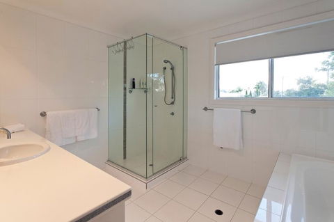 Mulloka Villa. Sunshine Coast Minyama - Accommodation 4U 3