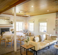 Myrtle Tree Lodge - Flowers Kangaroo Valley - Accommodation 4U