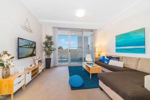 Near Airport & Train Station Stylish Two-Story Apartment - Accommodation 4U 0