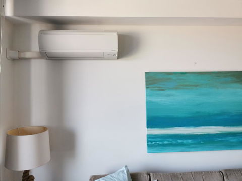 Near Airport & Train Station Stylish Two-Story Apartment - Accommodation 4U 2