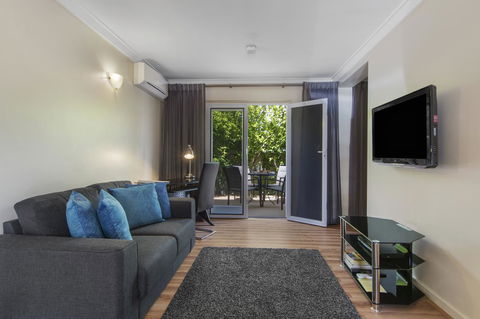 The Peninsula Riverside Serviced Apartments - Accommodation 4U 17