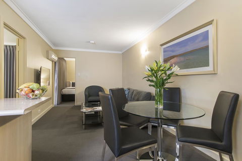 The Peninsula Riverside Serviced Apartments - Accommodation 4U 20