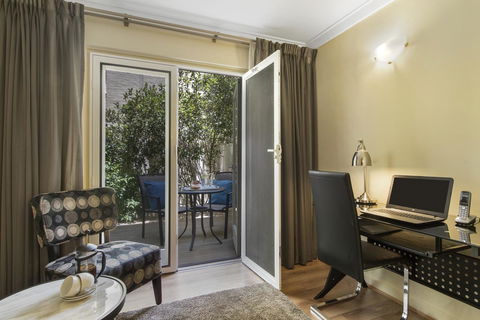 The Peninsula Riverside Serviced Apartments - Accommodation 4U 24