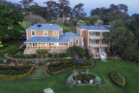 Grand Mercure Basildene Manor - Accommodation 4U 0
