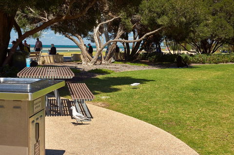 The Urban Beach House - Accommodation 4U 21