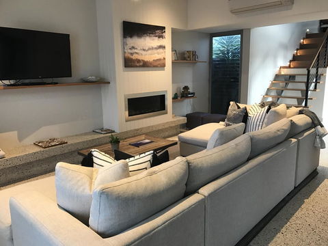 The Urban Beach House - Accommodation 4U 5