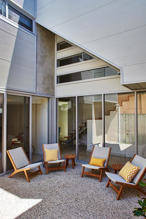 The Urban Beach House - Accommodation 4U 11