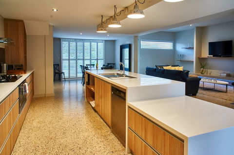 The Urban Beach House - Accommodation 4U 8