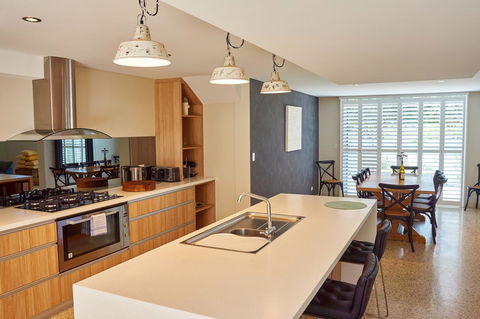 The Urban Beach House - Accommodation 4U 4