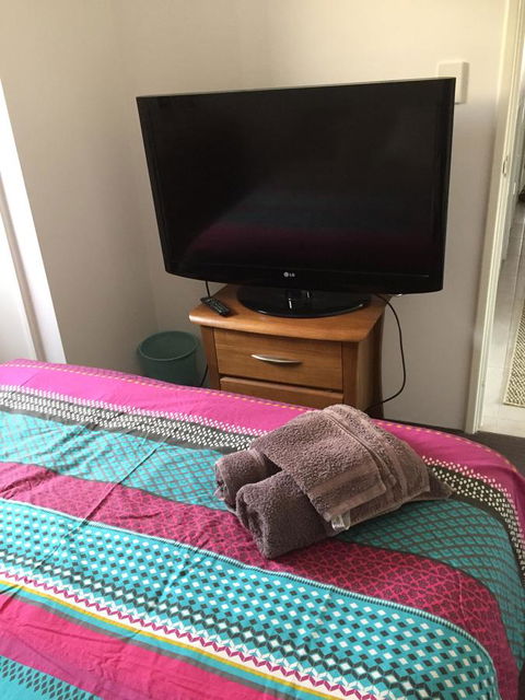 Lakeside Views - Accommodation 4U 1