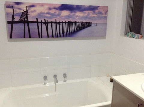 Lakeside Views - Accommodation 4U 3