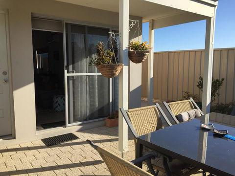 Lakeside Views - Accommodation 4U 12