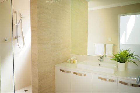 Cottesloe Artist's Beach Retreat - Accommodation 4U 25