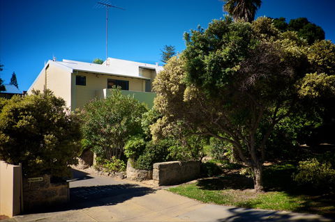 Cottesloe Artist's Beach Retreat - Accommodation 4U 4