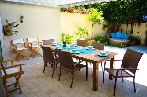 Cottesloe Artist's Beach Retreat - Accommodation 4U 2