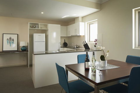 Baileys Serviced Apartments - Accommodation 4U 8