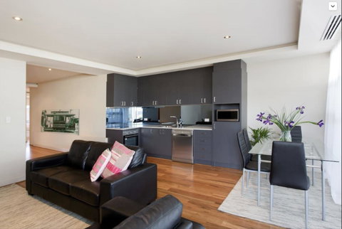 Adele's Luxury South Beach Apartment With King Bed - Accommodation 4U 10