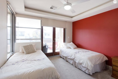 Adele's Luxury South Beach Apartment With King Bed - Accommodation 4U 7