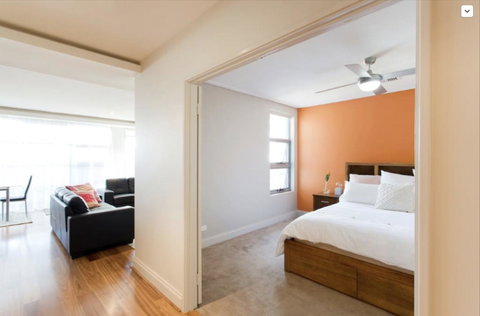 Adele's Luxury South Beach Apartment With King Bed - Accommodation 4U 4