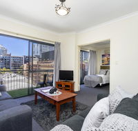 Oversized Eastend sleeps 6 Free PARKINGPOOL WIFI - Accommodation 4U
