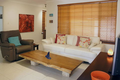 Suffolk House - Accommodation 4U 5