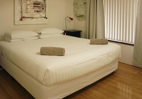 Suffolk House - Accommodation 4U 12