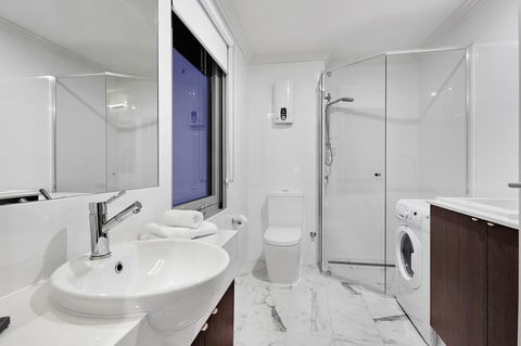 Attika Hotel - Accommodation 4U 21