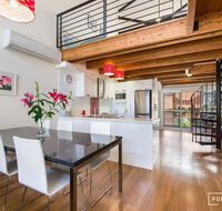 Spacious Central Townhouse - Accommodation 4U