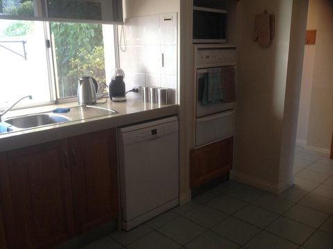 Waterside Canal Dreams - Accommodation 4U 35