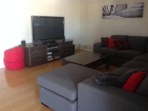 Waterside Canal Dreams - Accommodation 4U 26