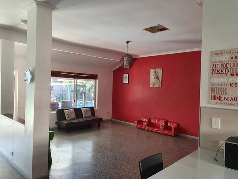 The Entertainer - Accommodation 4U 11