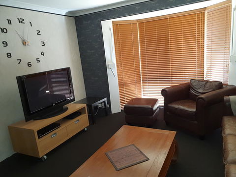 The Entertainer - Accommodation 4U 22