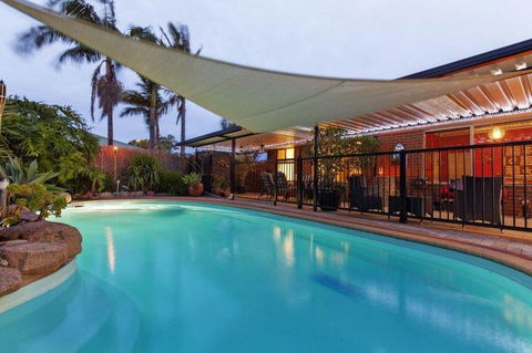 The Entertainer - Accommodation 4U 0