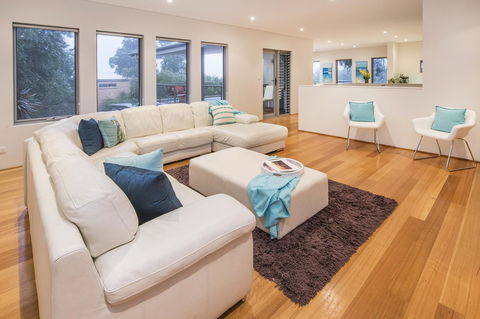 Calm Waters - Accommodation 4U 15