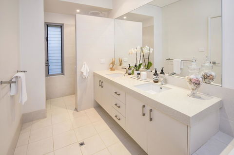 Calm Waters - Accommodation 4U 20