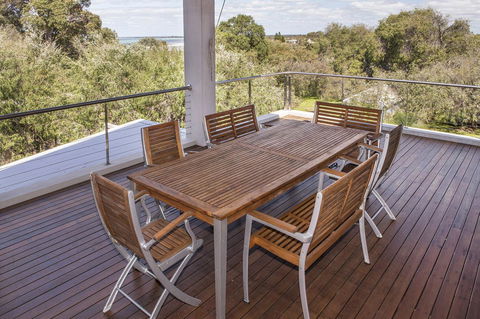 Calm Waters - Accommodation 4U 8