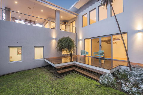 Calm Waters - Accommodation 4U 2