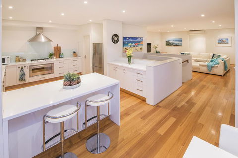 Calm Waters - Accommodation 4U 18