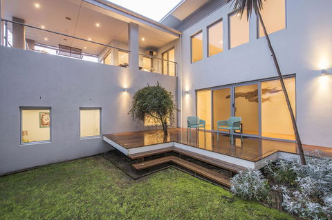 Calm Waters - Accommodation 4U 23