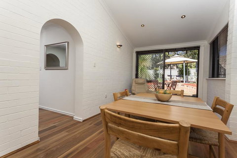 Attadale Excutive Villa - Accommodation 4U 9