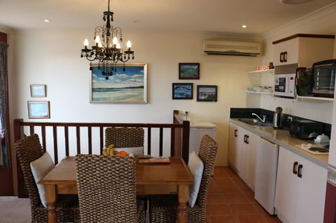 Crossland House - Accommodation 4U 15