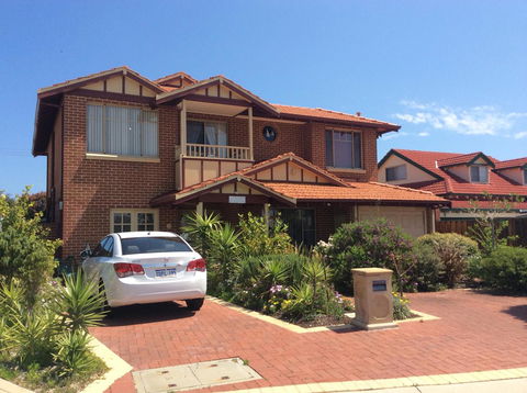 Crossland House - Accommodation 4U 12