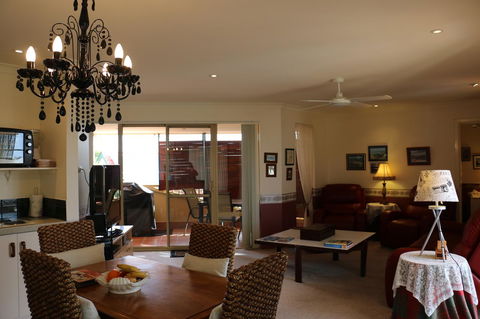 Crossland House - Accommodation 4U 18