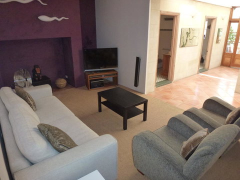 The Russell House - Accommodation 4U 6