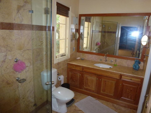 The Russell House - Accommodation 4U 10