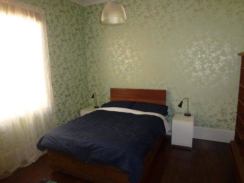 The Russell House - Accommodation 4U 11