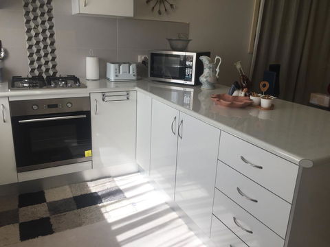 Bright & Beautiful Home On The Hills! - Accommodation 4U 13