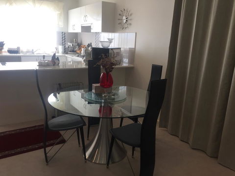 Bright & Beautiful Home On The Hills! - Accommodation 4U 10