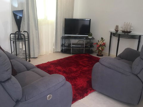 Bright & Beautiful Home On The Hills! - Accommodation 4U 5